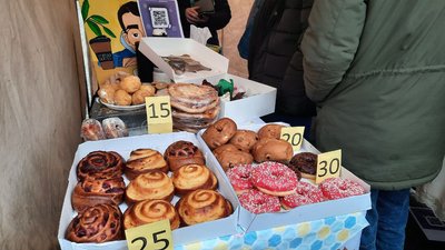 В Івано-Франківську школярі організували благодійний ярмарок, щоб допомогти ЗСУ В Івано-Франківську школярі організували благодійний ярмарок, щоб допомогти ЗСУ