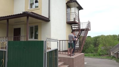 Переселенка Юлія Василенко, яка нині проживає на Житомирщині, мріє відновити у Маріуполі бібліотеку Переселенка Юлія Василенко, яка нині проживає на Житомирщині, мріє відновити у Маріуполі бібліотеку