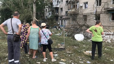 У Часовому Ярі понад 30 людей — під завалами багатоповерхівки, яку армія РФ обстріляла з "Ураганів" У Часовому Ярі понад 30 людей — під завалами багатоповерхівки, яку армія РФ обстріляла з "Ураганів"