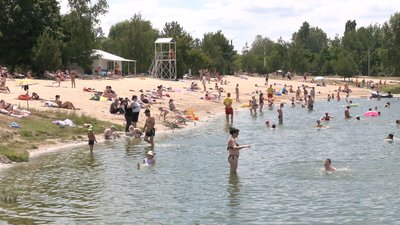 На Журавлівці у Харкові комунальники закінчили облаштування першого пляжу