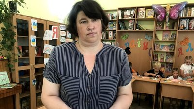 Символічне серце з голубами – в житомирському таборі книголюбів діти робили аплікації до Дня Української Державності Символічне серце з голубами – в житомирському таборі книголюбів діти робили аплікації до Дня Української Державності