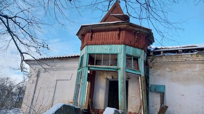 Будівля колишньої школи у с. Птушка Будівля колишньої школи у с. Птушка