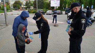 У тиждень безпеки дорожнього руху поліцейські в Тернополі інструктували велосипедистів У тиждень безпеки дорожнього руху поліцейські в Тернополі інструктували велосипедистів
