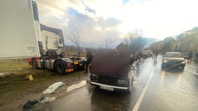 У ДТП на Закарпатті одна людина загинула, ще троє — отримали травми У ДТП на Закарпатті одна людина загинула, ще троє — отримали травми