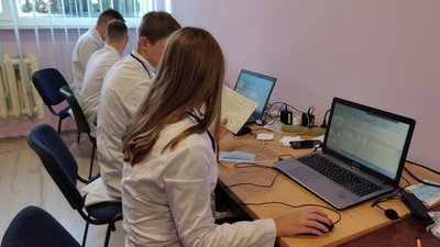В перервах між парами: в центрі вакцинації у Луцьку лікарям допомагають студенти-медики В перервах між парами: в центрі вакцинації у Луцьку лікарям допомагають студенти-медики