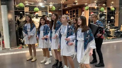 У Мукачеві діти заколядували для ЗСУ понад 6 тисяч гривень У Мукачеві діти заколядували для ЗСУ понад 6 тисяч гривень