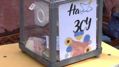 Збирають на 15 дронів для випускників і вчителів: у Рівному ліцей організував благодійний ярмарок Збирають на 15 дронів для випускників і вчителів: у Рівному ліцей організував благодійний ярмарок