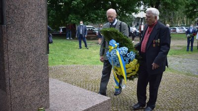 В Ужгороді вшанували пам'ять жертв політичних репресій В Ужгороді вшанували пам'ять жертв політичних репресій
