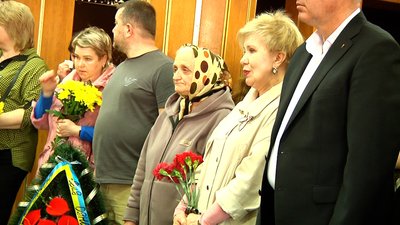 У Житомирі попрощалися з полеглим воїном — актором театру Андрієм Доманським У Житомирі попрощалися з полеглим воїном — актором театру Андрієм Доманським