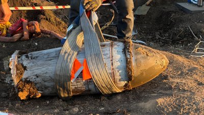 На Кіровоградщині піротехніки та вибухотехніки дістали ракету Х-59 із бойовою частиною, яка не здетонувала