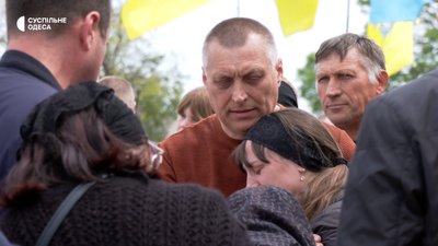 На Одещині простилися з військовим, який загинув на Донбасі На Одещині простилися з військовим, який загинув на Донбасі