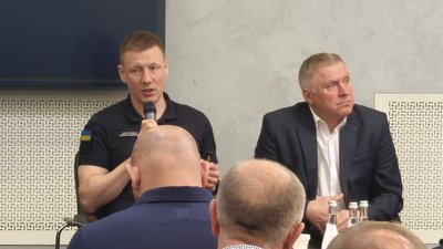 У Дніпрі презентували новий проєкт "Офіцер-рятувальник громади" У Дніпрі презентували новий проєкт "Офіцер-рятувальник громади"