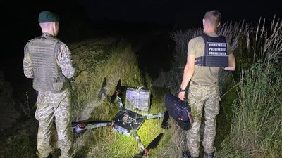 На кордоні з Угорщиною затримали квадрокоптер з сигаретами