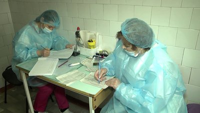 У Херсоні триває друга хвиля щеплень від COVID-19. Кого вакцинують У Херсоні триває друга хвиля щеплень від COVID-19. Кого вакцинують