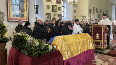 У полтавському соборі прощаються із бійцем Сергієм Нелюбою У полтавському соборі прощаються із бійцем Сергієм Нелюбою