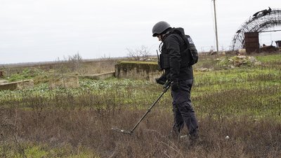 На Миколаївщині піротехніки обстежили понад тисячу гектарів території та виявили 6 842 боєприпаси На Миколаївщині піротехніки обстежили понад тисячу гектарів території та виявили 6 842 боєприпаси