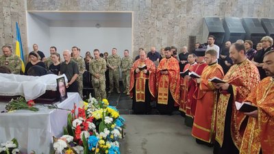 У Тернополі попрощалися з бійцем Володимиром Блажківим У Тернополі попрощалися з бійцем Володимиром Блажківим