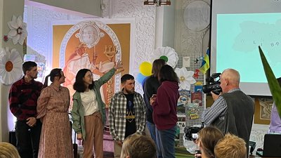 Переїхали вдруге через війну: у Черкасах презентували мандрівну бібліотеку Переїхали вдруге через війну: у Черкасах презентували мандрівну бібліотеку