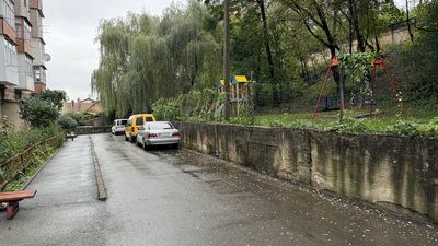 Сквер на вулиці Лукʼяна Кобилиці у Чернівцях