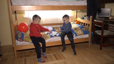 Переїхали з Миколаєва і взяли ще двох дітей. Як на Франківщині облаштувався будинок сімейного типу Рукоміних Переїхали з Миколаєва і взяли ще двох дітей. Як на Франківщині облаштувався будинок сімейного типу Рукоміних