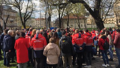 У Львові працівники екстреної медичної допомоги вийшли на акцію протесту