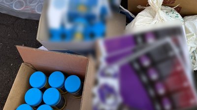 Товар, який правоохоронці вилучили під час обшуків в одному з підпільних цехів
