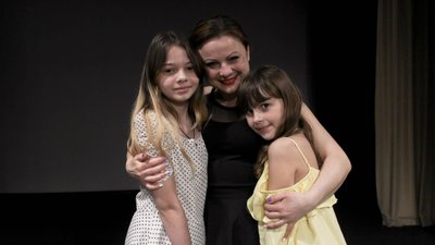 "Кожна сім'я — це розповідь про біль": вінничанка Вікторія Чешківська про волонтерство, Ірпінь та допомогу переселенцям "Кожна сім'я — це розповідь про біль": вінничанка Вікторія Чешківська про волонтерство, Ірпінь та допомогу переселенцям