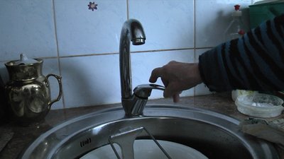 Через прорив труби мешканці частини будинків у Полтаві майже тиждень живуть без води