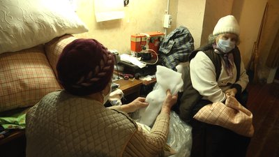 Житомирські волонтерки передали дарунки підопічним геріатричного пансіонату Житомирські волонтерки передали дарунки підопічним геріатричного пансіонату