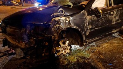 За кермом автівки неповнолітній волинянин збив електроопору За кермом автівки неповнолітній волинянин збив електроопору