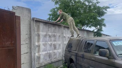 Під Житомиром врятували тварину, яка місяць пролежала затиснутою між бетонними плитами Під Житомиром врятували тварину, яка місяць пролежала затиснутою між бетонними плитами