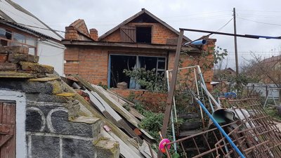 Пів року по тому: хмельничани й досі чекають грошей на відновлення житла після російського обстрілу