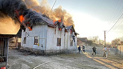На Львівщині через пожежу у будинку двоє людей отримали опіки