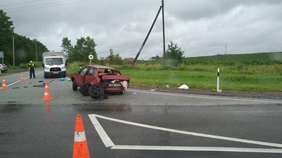 На Львівщині авто виїхало на зустрічну смугу та зіткнулося з іншим: постраждалих немає