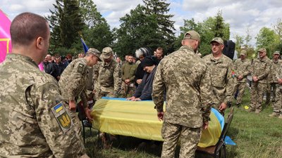 На Тернопільщині попрощалися з трьома бійцями На Тернопільщині попрощалися з трьома бійцями