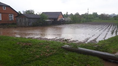 Негода у Червонограді: надзвичайники буксирують автомобілі із затоплених вулиць Негода у Червонограді: надзвичайники буксирують автомобілі із затоплених вулиць