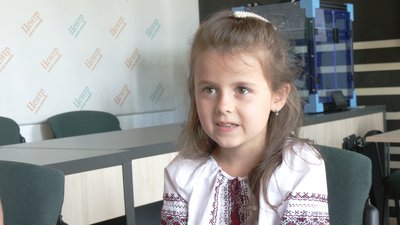 Першокласниця Аня Каюк Першокласниця Аня Каюк