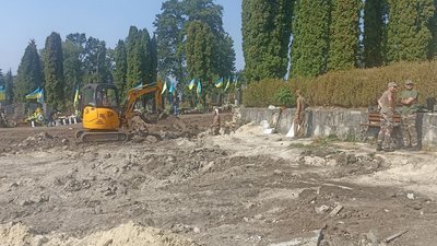 Розкопки на Микулинецькому кладовищі Розкопки на Микулинецькому кладовищі