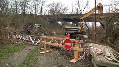 У Житомирі ремонтують водопровідну трубу, яка живить усю центральну частину міста У Житомирі ремонтують водопровідну трубу, яка живить усю центральну частину міста