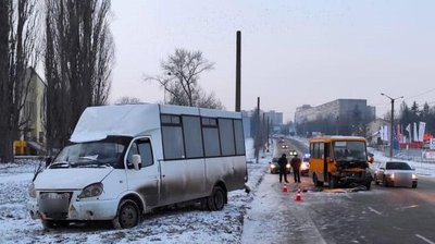 У Кам’янці-Подільському зіткнулись мікроавтобуси, є травмований