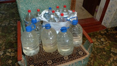 Вода у пляшках