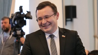 Üç maddege mücibi Qırımdan Zaporijjâ vilâyetiniñ işğal etilgen topraqlarınıñ "naziri" 15 senege maküm etile bilir