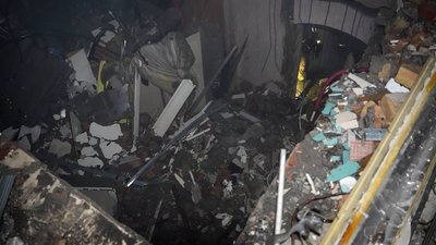В Одесі у будинку сталися вибухи: поранені троє рятувальників і медик швидкої