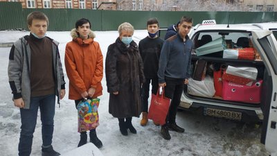Сумська традиція довжиною в 15 років: школярі передають подарунки онкохворим дітям
