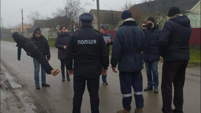 Побили й залишили помирати на зупинці: на Вінниччині затримали двох чоловіків Побили й залишили помирати на зупинці: на Вінниччині затримали двох чоловіків