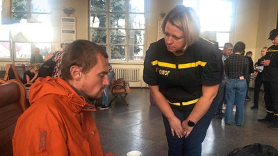 На Житомирщину прибув дванадцятий потяг із евакуйованими жителями Донеччини На Житомирщину прибув дванадцятий потяг із евакуйованими жителями Донеччини