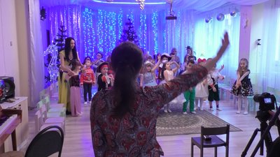 Новорічні ранки у дитсадках Ужгорода проводять без батьків