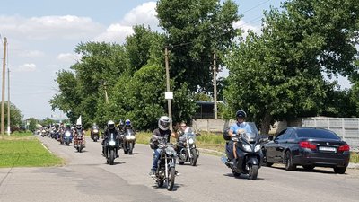 На Мотофестиваль "Тачанка", що проходить на Херсонщині приїхало більше ніж 300 байкерів