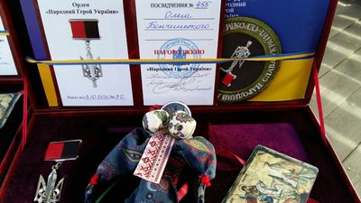 Військові, медики та волонтери: кому в Луцьку вручили орден "Народного героя України" Військові, медики та волонтери: кому в Луцьку вручили орден "Народного героя України"
