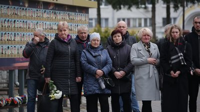 У Луцьку попрощалися з загиблим командиром добровольчого спецпідрозділу Андрієм Романовим У Луцьку попрощалися з загиблим командиром добровольчого спецпідрозділу Андрієм Романовим